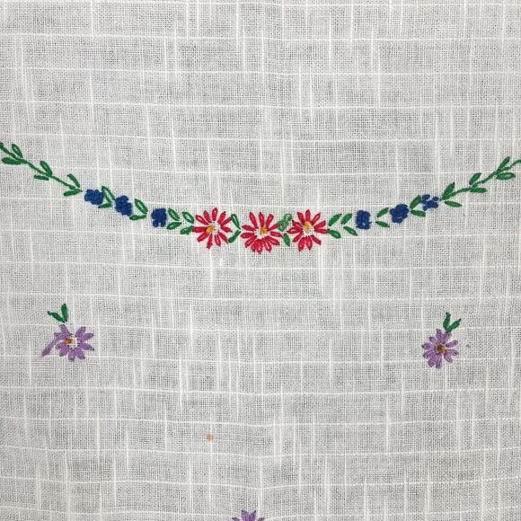 VTG White Linen Kitchen Tablecloth Hand Embroidered Red Roses Square 32.5 x 34.5 - Picture 6 of 12